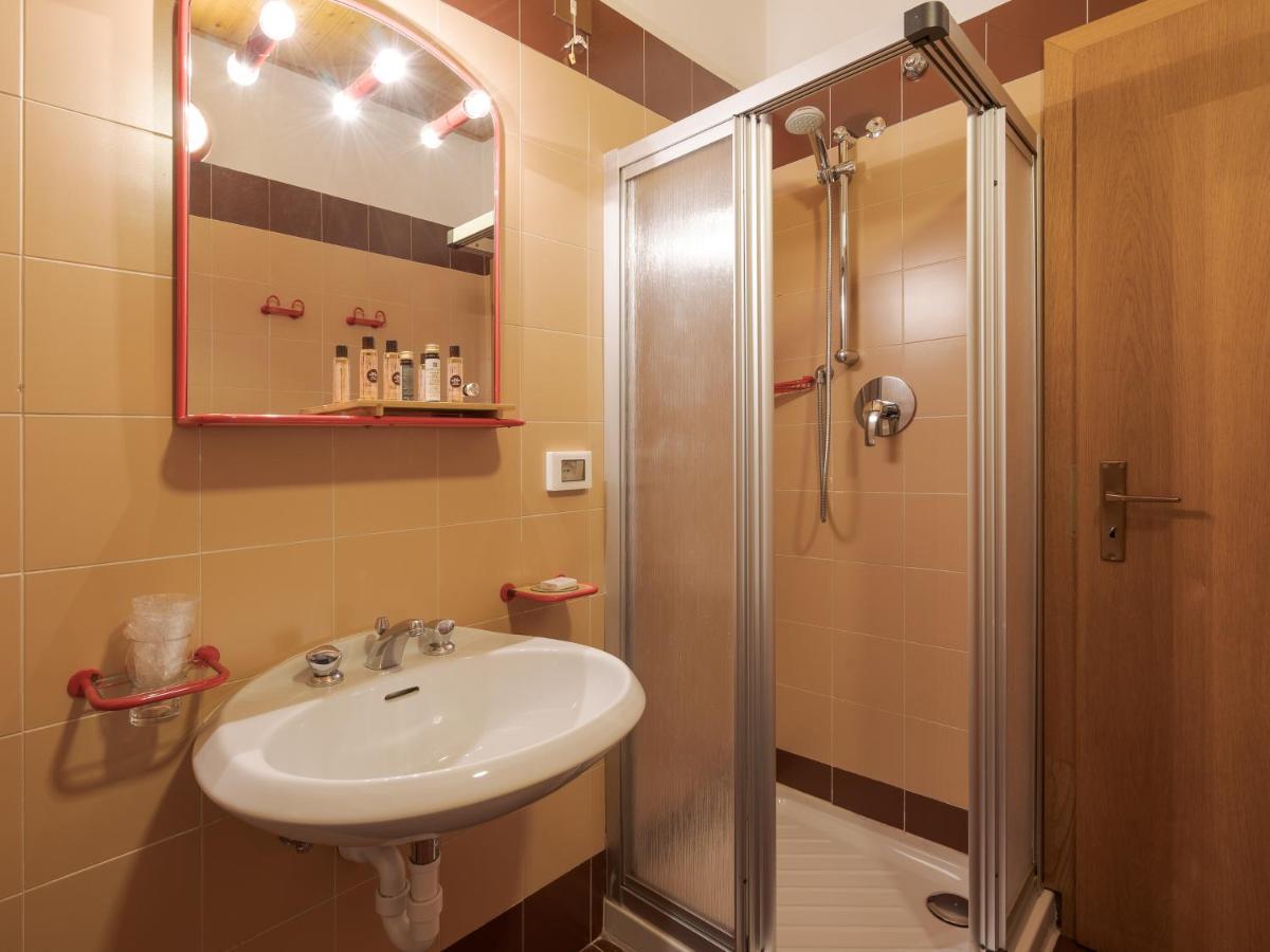 Residenza 3-Tre Aparthotel Madonna Exteriör bild
